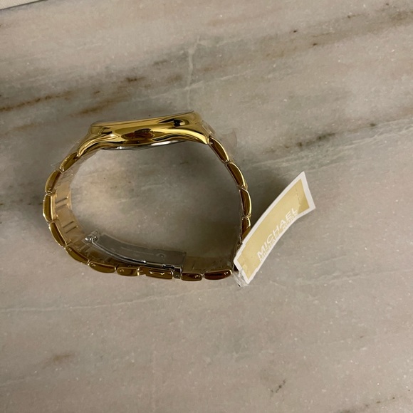 Women's Janelle Gold-Tone Stainless Steel Bracelet Watch - Picture 4 of 6